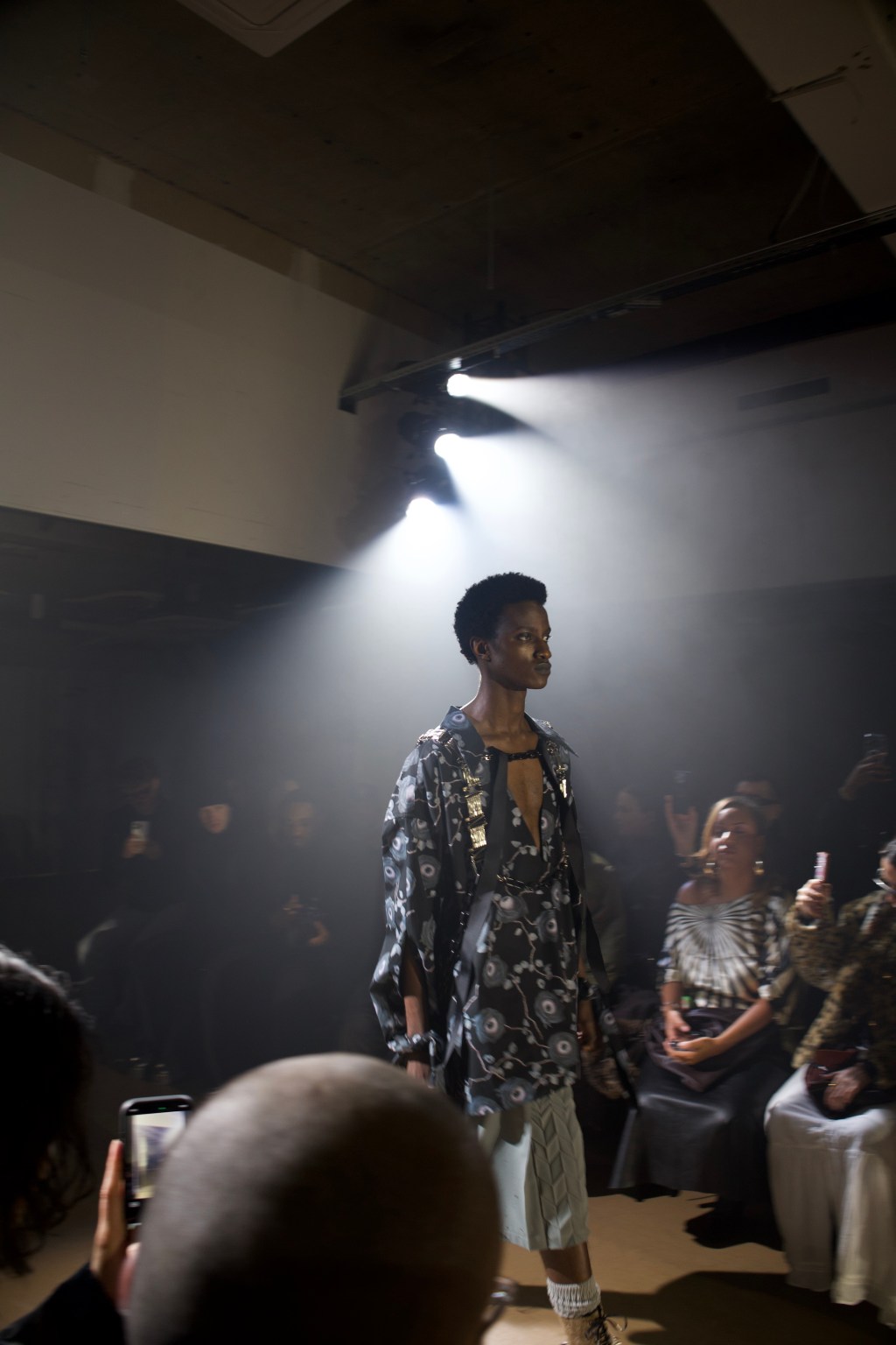 KIDILL Automne-Hiver 2026/2027 : Retour de l’esprit punk à la Fashion Week Homme de Paris 