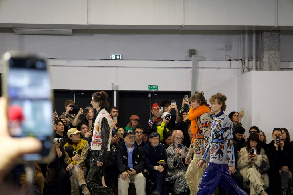 Walter Van Beirendonck Automne-Hiver 2026/2027 : jeunesse et fantaisie à la Fashion Week Homme de&nbsp;Paris