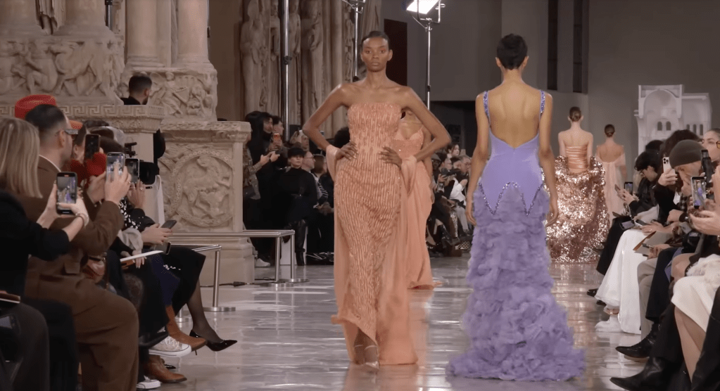 Georges Chakra, ou la couture comme architecture du&nbsp;pouvoir