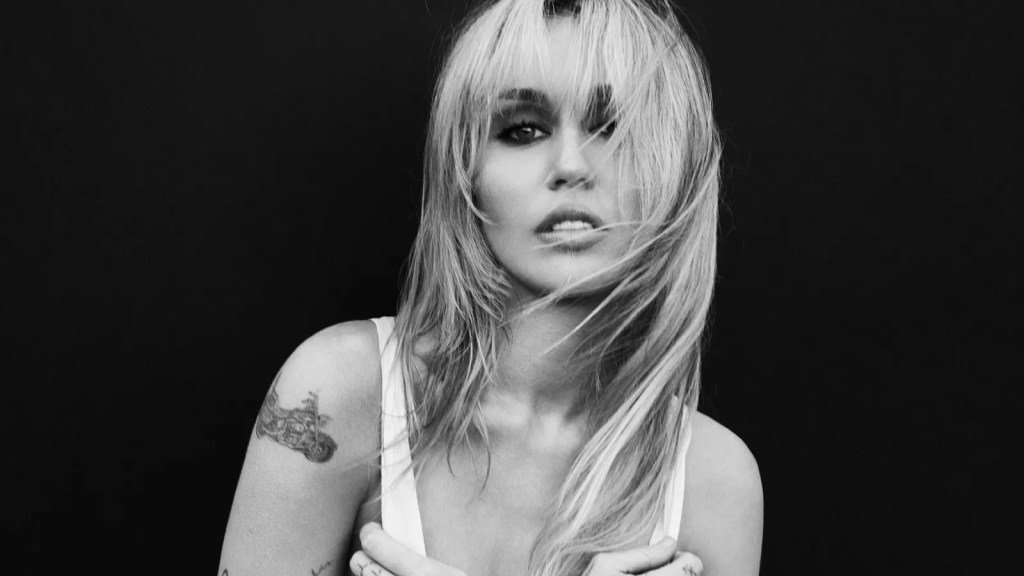 Miley Cyrus - Bass Persuades © Instagram Miley